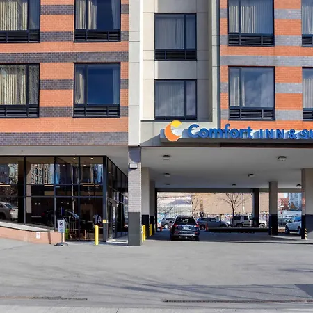 Comfort Inn & Suites Near Stadium-2