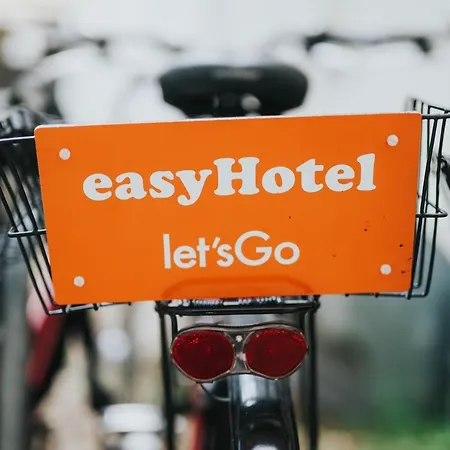 Easyhotel Berlin Hackescher Markt-3
