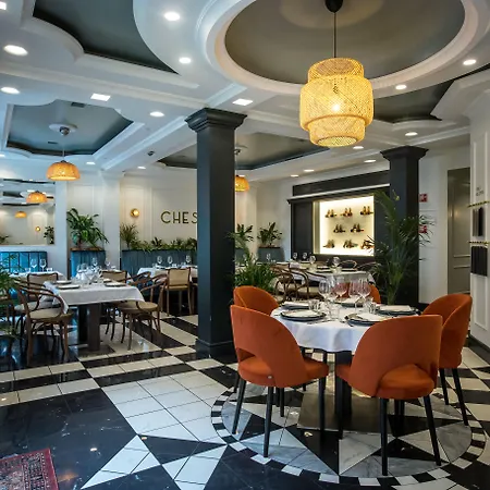 Queen'S Court Hotel & Residence-2