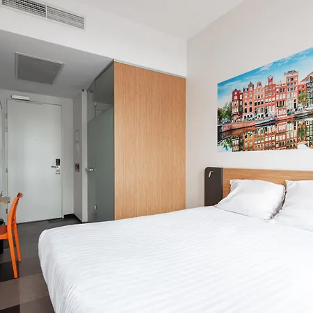Easyhotel Amsterdam Arena Boulevard-3