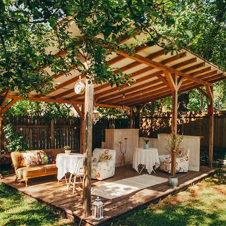 Marta 8 - House & Garden-3