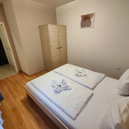 Corvin Plaza Apartments & Suites-2