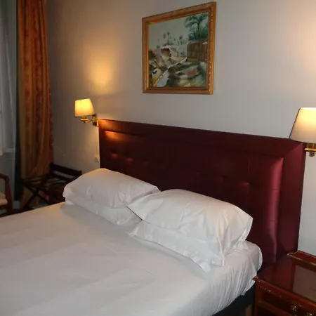 Hotel Les Degres De Notre Dame-2