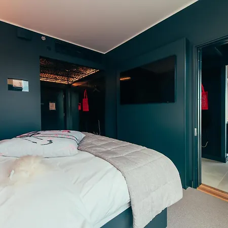 Hotel Ax-2