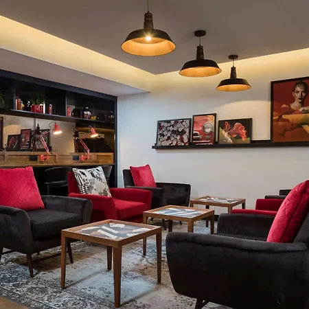 Radisson Red London Heathrow-3