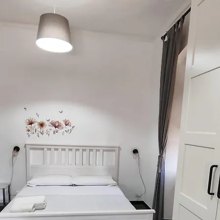 Camera Colombo 12 Genova Rooms-3