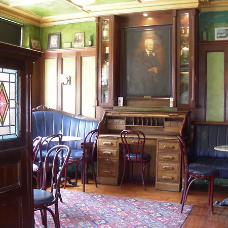 O'Neills Victorian Pub & Townhouse-2