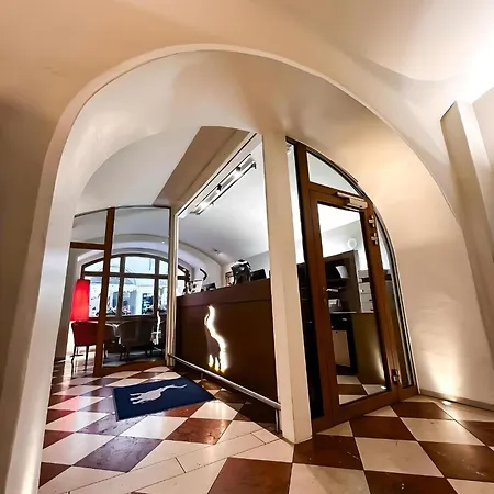 Hotel Elefant Family Business-3