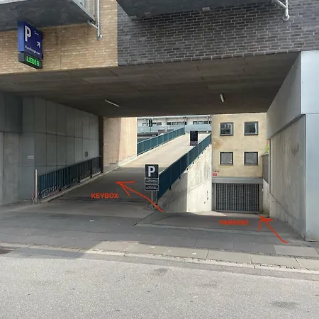 Modern Central Apt With Rooftop, Privat Balcony, & Free Parking,Next To Aarhus Attractions-3