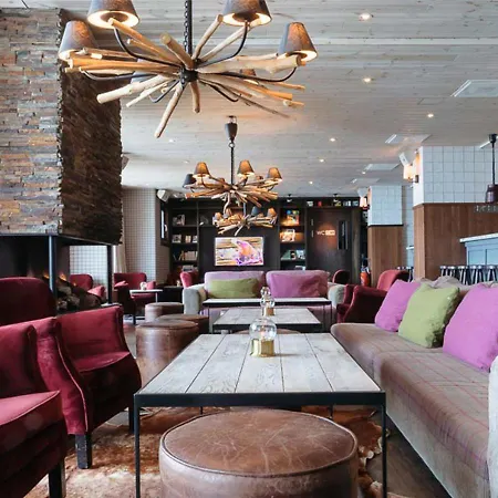 Langley Hotel Tango-2