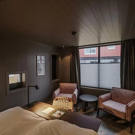 Henningsvær Bryggehotell - by Classic Norway Hotels-2