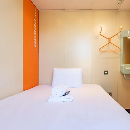 Easyhotel Edinburgh-3