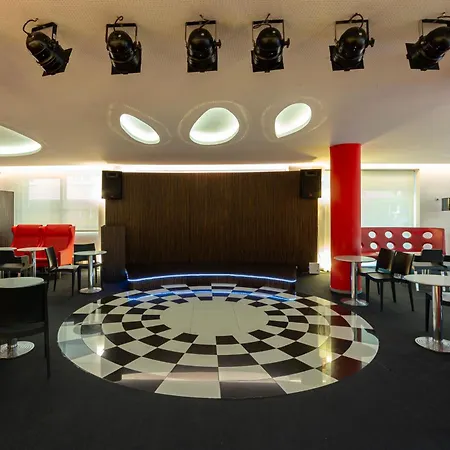Hotel Oasis Plaza-3