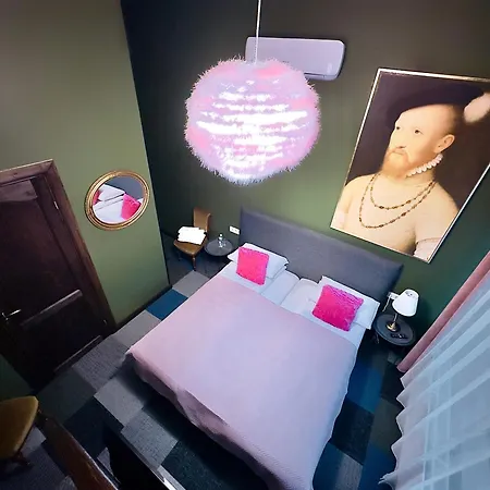 Broken Bed Hootel-2