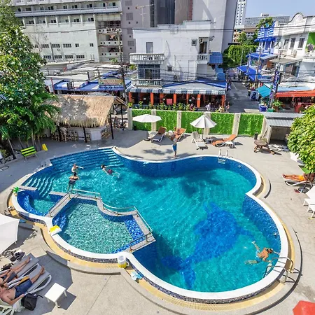 Mermaid Beach Resort - 100M To Beach, Saltwater Pool & Beergarden-3