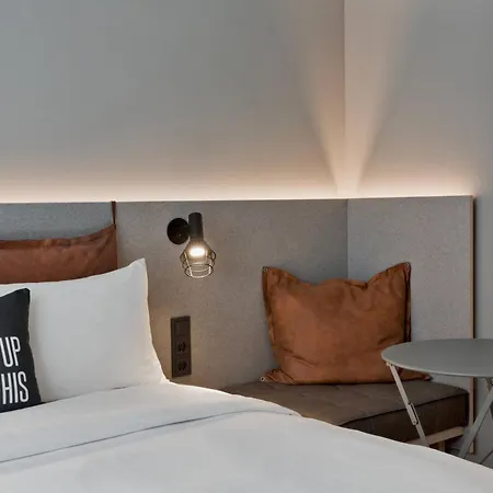 Moxy Frankfurt City Center-3