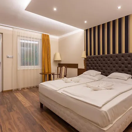 Szonyi Garden Hotel Pest-2