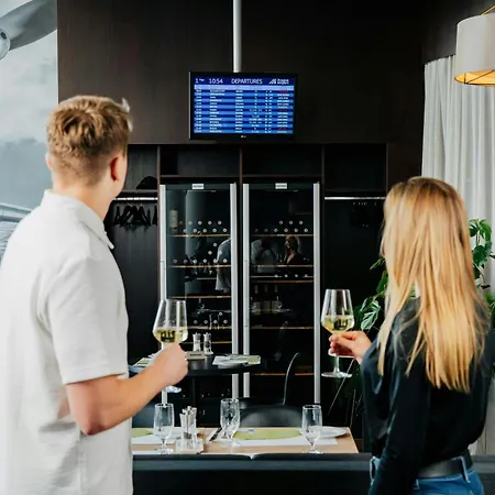 Courtyard By Marriott Prague Airport-3