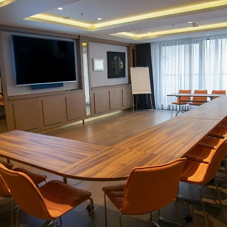 Courtyard By Marriott Belgrade City Center-2