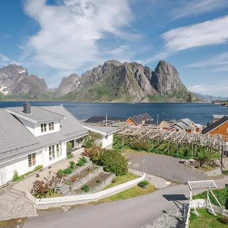 Sakrisøy Gjestegård - Solbakken anno 1880-2