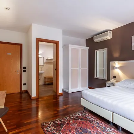 Inn Rome Rooms & Suites-2