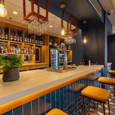 Travelodge Barcelona Poblenou-2