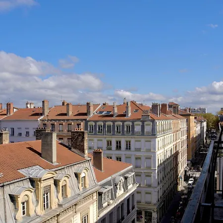 Okko Hotels Lyon Centre-3