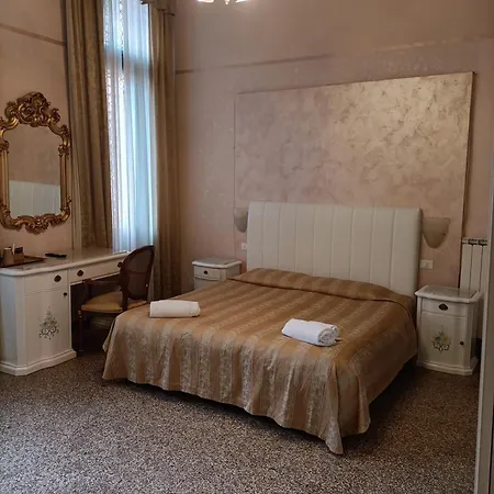 Palazzo Lion Morosini - Check In Presso Locanda Ai Santi Apostoli-2