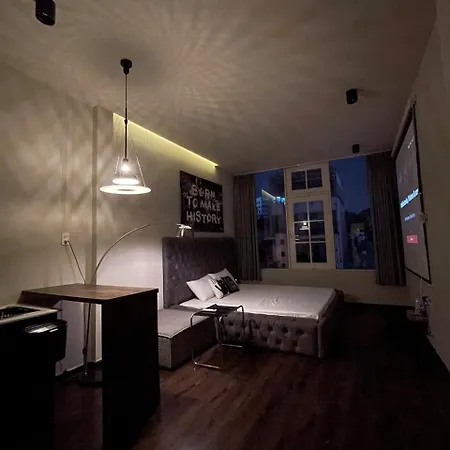The Vibe Room - Ty'S Living Space-3