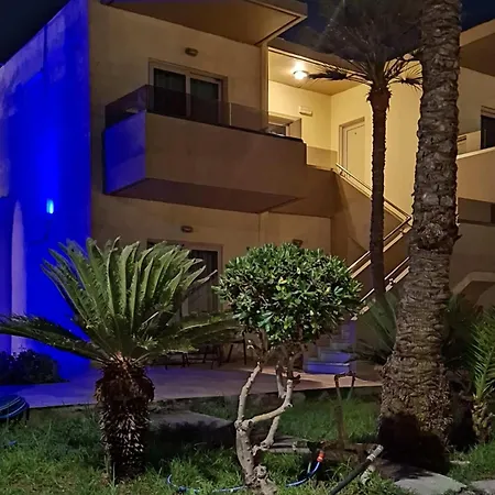 Lola'S Hotel-2