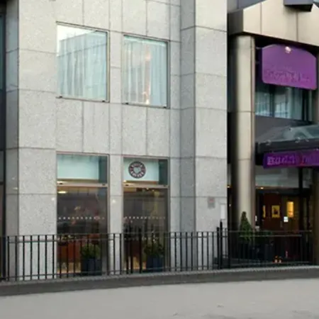 Ensuite In Prescot Street, London-2