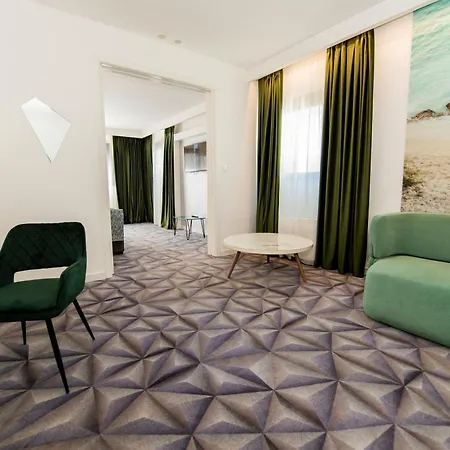 Hotel Luxe-2