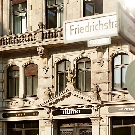 Numa Berlin Checkpoint Charlie-3