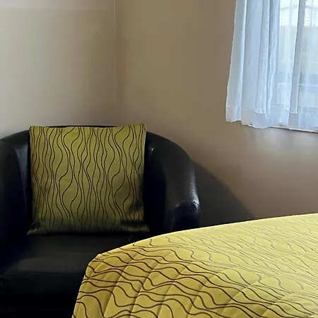 Airport Manor Inn-2