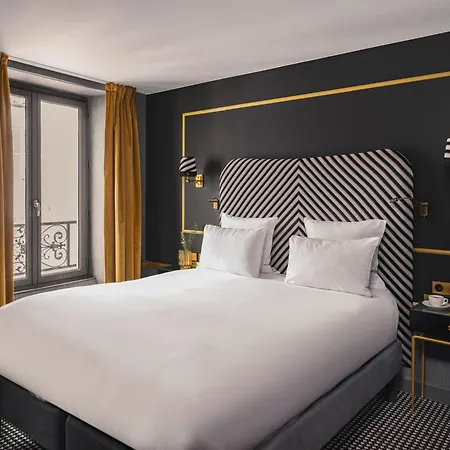 Snob Hotel-2