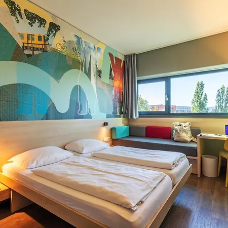 Meininger Hotel Berlin Airport-3