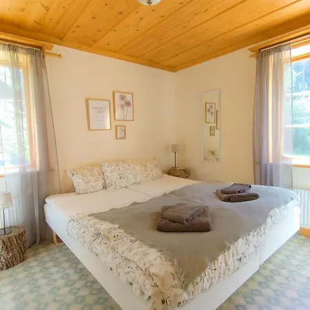 Skålsjögården Timber Lodge-3