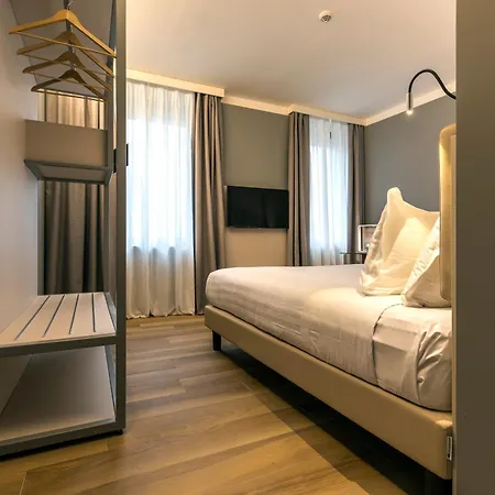43 Station Hotel-3