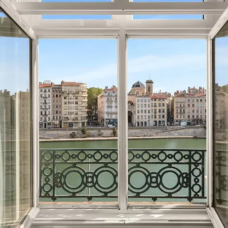 Le Phenix Hotel-2