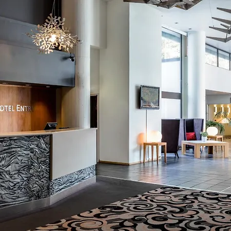 Quality Hotel Entry-3