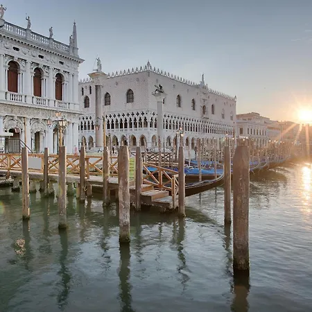 Nh Venezia Santa Lucia-3