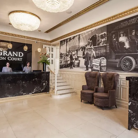 Park Grand Paddington Court-2