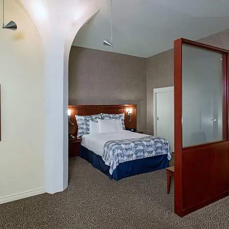 Le Square Phillips Hotel & Suites-3