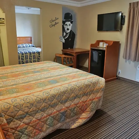 Hollywood Inn Express North-3