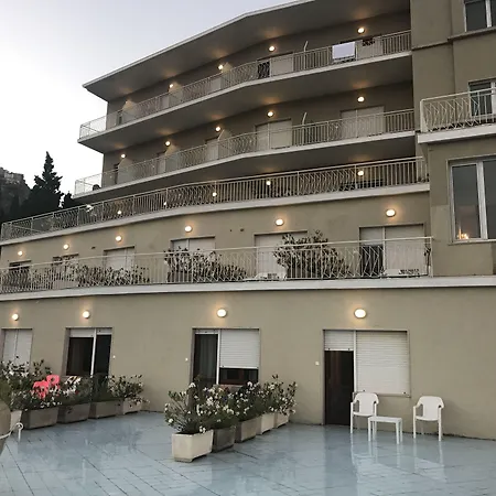 Hotel Mediterranee-3