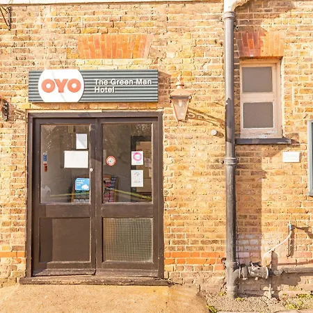 The Green Man Pub And Hotel By Oyo-3