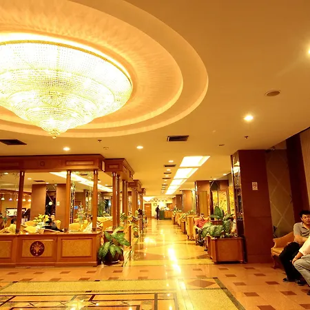 Grand Tower Inn Rama 6-3