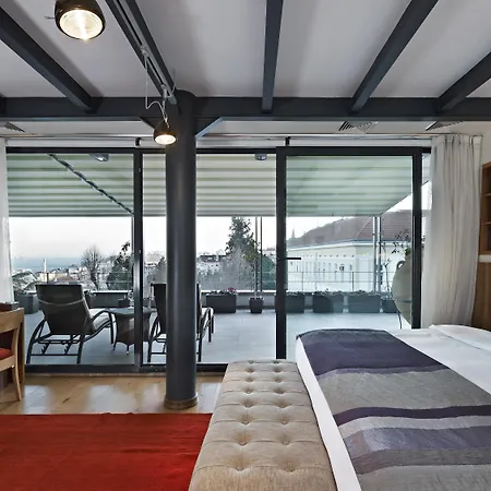 Tomtom Suites-2