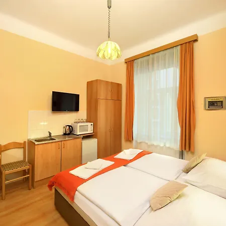 Hotel Golden City Garni-3