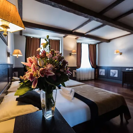 Hotel Holland House Old Town-2